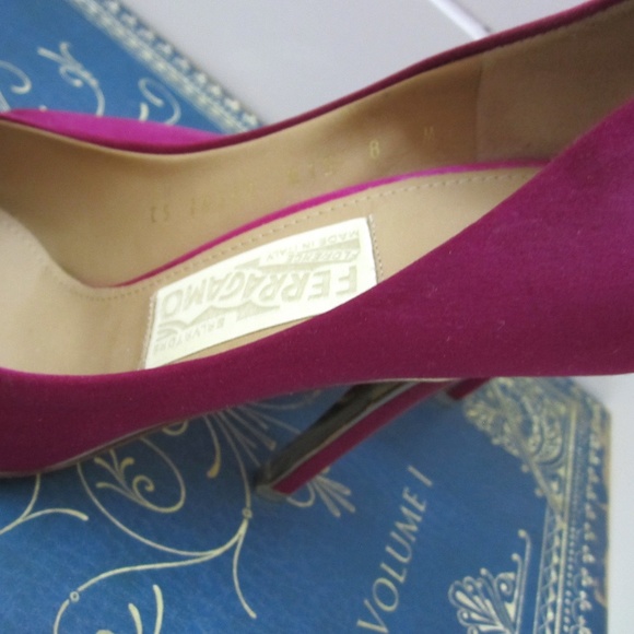 Salvatore Ferragamo Heel Pump size 8 B NWOT - Picture 7 of 7